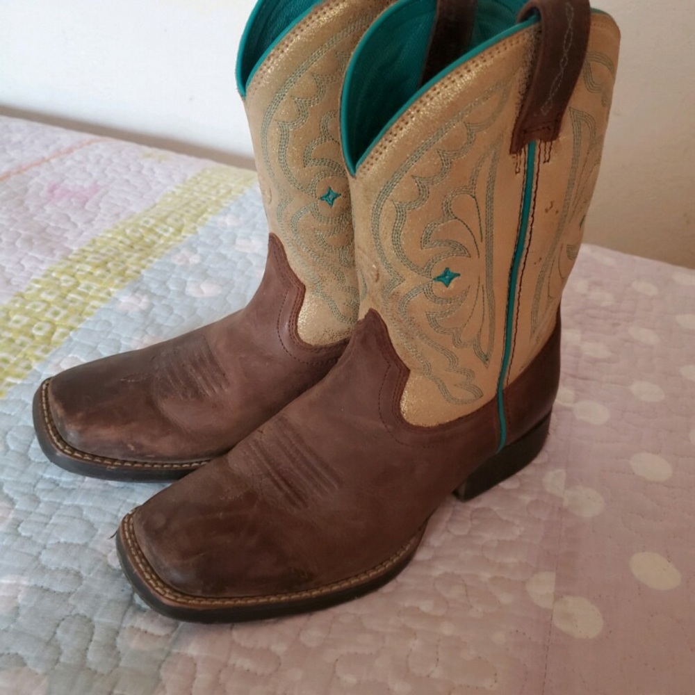 Ariat boots size 2 little girls